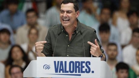 Juanma Moreno insta a María Jesús Montero a pedir "perdón de verdad": "Se ha achicharrado las dos manos" por Cerdán