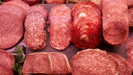 Kaufland, Edeka und Lidl warnen: Salami-Rückruf wegen Erregern