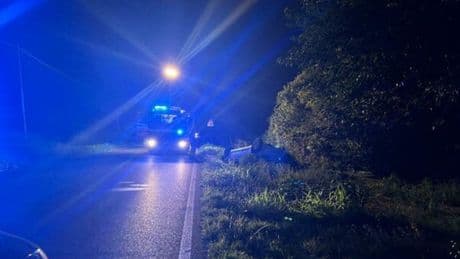 Incidente Treviso, auto fuori controllo finisce nel fosso e si ribalta: 28enne muore sul colpo, un ferito in codice rosso