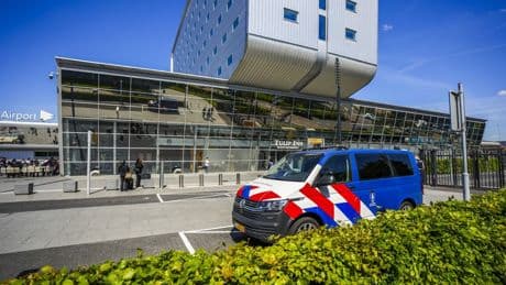Eindhoven Airport kort dicht na valse bommelding, vrouw (51) aangehouden
