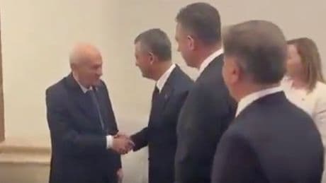 Özel ve Bahçeli sohbet etti: 'Çok hareketlisiniz'