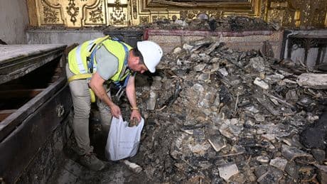 Así está La Mezquita-Catedral de Córdoba seis días después del incendio: la restauración en imágenes