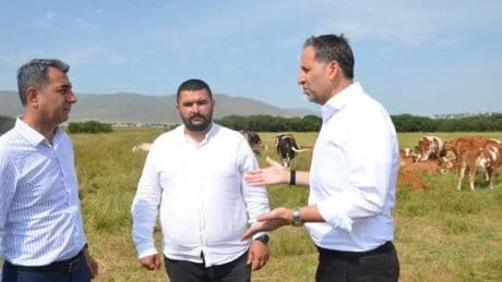 CHP heyeti, Ardahan’da şap hastalığından zarar gören üreticileri ziyaret etti: Afet bölgesi ilan edilmeli
