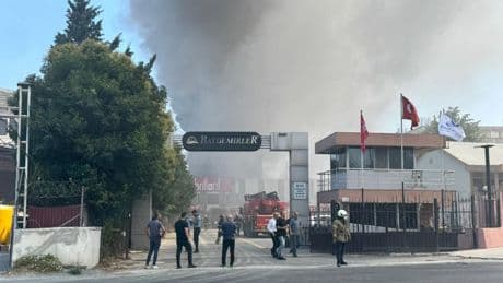Esenyurt’ta fabrika yangını: “Kimse yangın tüpü kullanmayı bilmiyor, işçiler kaçarak kurtuldu"