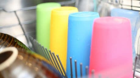 Darum trocknet Plastik in der Spülmaschine nicht | Tricks, die helfen