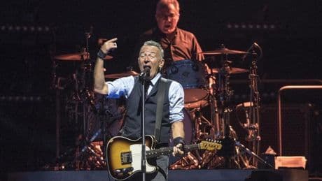 Springsteen inicia su gira europea con un ataque contra el gobierno "corrupto, incompetente y traidor" de Trump