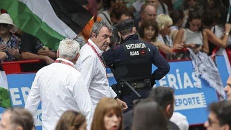 Javier Guillén, director de La Vuelta, asegura que la carrera llegará al final: "No va a parar, el propósito es llevarla a Madrid"