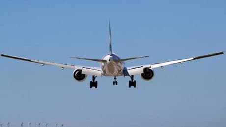 Savez-vous ce qui émet un peu ou beaucoup de CO₂ : prendre l’avion, manger de la viande ou utiliser un sèche-linge pendant un an ?