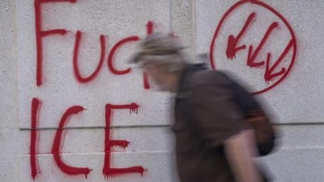 Decenas de detenidos tras redadas masivas en Los Ángeles que han provocado rechazo social