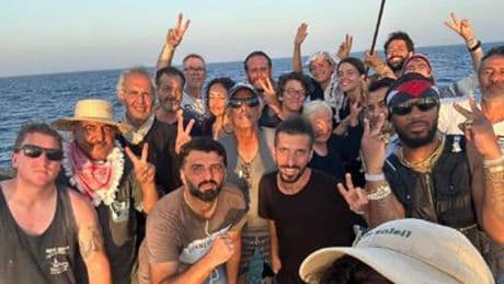 Gaza, Israele annuncia «pausa tattica» per motivi umanitari. La nave Flotilla ci riprova, l’Idf blocca la missione