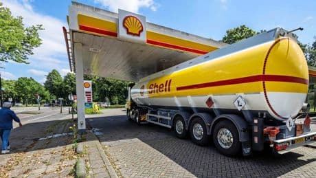 Shell beloont aandeelhouders ondanks forse winstval door zwakke oliemarkt