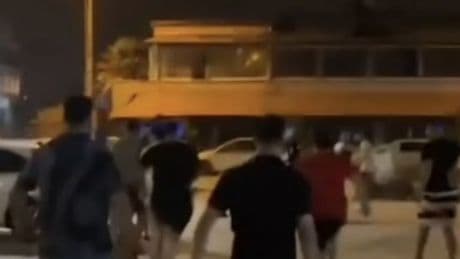 Parkta vatandaşlara ve polislere bıçak çeken 4 şüpheli yakalandı