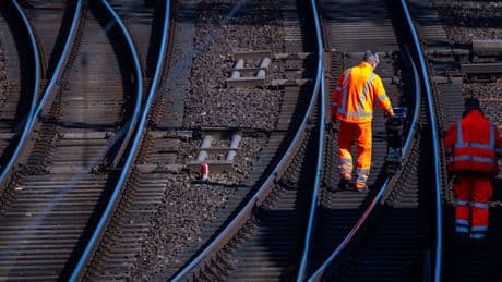 Halbjahresbilanz: Bahn im ersten Halbjahr mit dreistelligem Millionenverlust