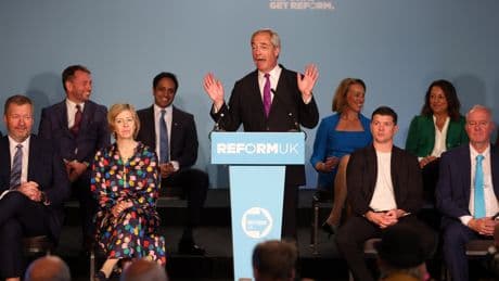 El populista Farage promete recuperar ayudas sociales para conquistar a “la clase trabajadora” del Reino Unido