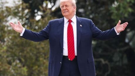 Trump finge dureza