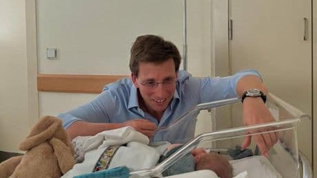 El PP de Madrid ante la idea de que Almeida no repita como alcalde tras ser padre: "Es una fase. Es un activo para nosotros"