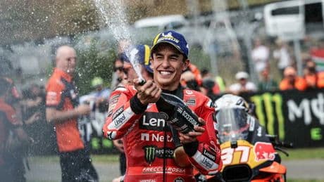 Marc Marquez infallibile: è sua la Sprint Race di Brno. 2° Acosta, 3° Bastianini. Delude Bagnaia che chiude 7°.