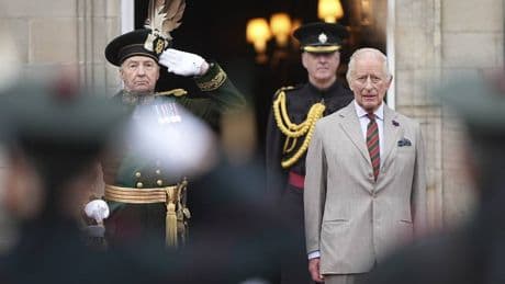 "Non vuole una crisi". Ecco perché Carlo III non abdicherà