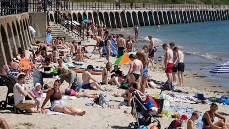 Heatwave to hit 35°C as amber health alerts in place