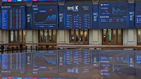 El Ibex 35 baja un 0,39% ante el aumento de las tensiones comerciales