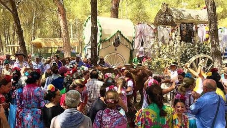 "Pelea multitudinaria" en la romería hacia El Rocío al paso de la Hermandad de Triana por Bormujos