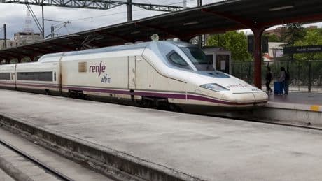 Suspendida la circulación de trenes de alta velocidad entre Galicia y Madrid por los incendios en la región