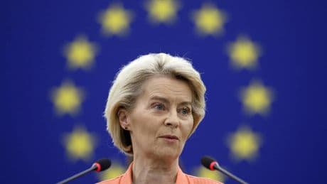 Ursula-Macron duri: "Subito contromisure". Berlino e Roma frenano. E la trattativa continua
