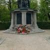 Zeremonie am Bassinplatz: Mit Uniform, Georgsband und BSW