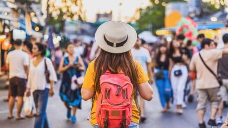 «Ils n’arrêtent pas de parler» : Français, ces signes qui vous trahissent à l’étranger