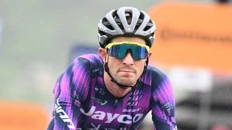 <p>Giro d'Italia, il Sestriere ad Harper e la maglia rosa a Yates</p>