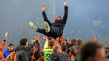 Marino Pusic sluit seizoen af met grote prijs bij Shakhtar Donetsk en twijfelt door ’bijzondere omstandigheden’ over toekomst