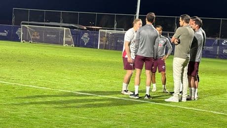 Was war denn da los? - Leipzig-Star diskutiert wild mit Klub-Bossen