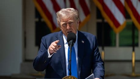 Trump: İlaçlara yönelik gümrük vergilerini iki hafta içinde açıklayacağım