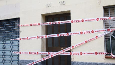 Desalojadas unas 15 personas de una finca en Badalona al colapsar el forjado de un piso