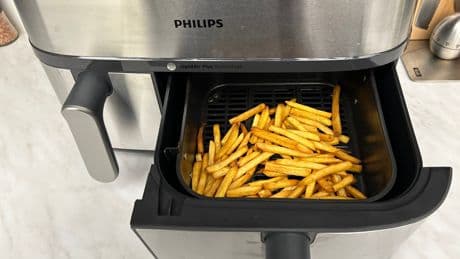 Diese Heißluftfritteuse backt und dämpft: Philips Steam Airfryer 5000 Dual Basket im Test