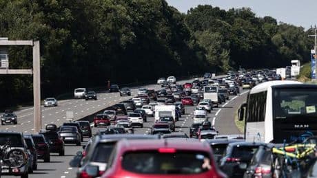 Départs en vacances : circulation « très dense » vers le sud samedi à la mi-journée