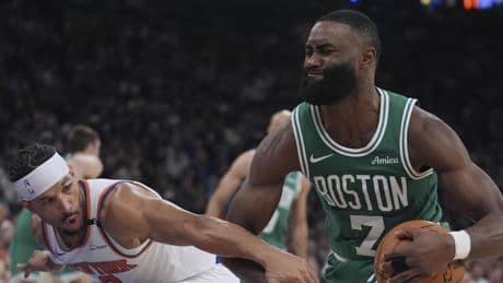 Los Celtics llegaron al límite ante los Knicks: Jaylen Brown jugó con el menisco roto