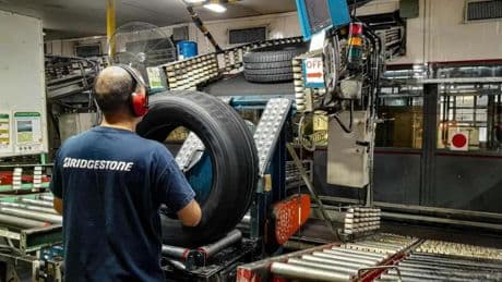 Bridgestone rebaja los despidos a 232 en Basauri (Vizcaya) y a 188 en Puente San Miguel (Cantabria)