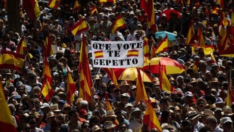 Voces en la manifestación "contra la mafia": del "esto parece Venezuela" a la huida a Singapur "harto de la fiscalidad"