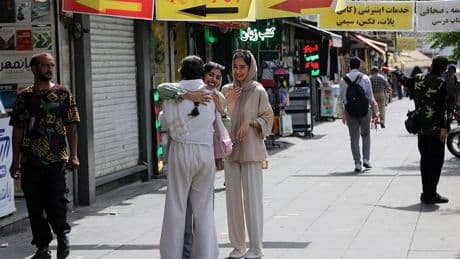 Tahran'da çatışma sonrası hayat yavaş yavaş normalleşiyor