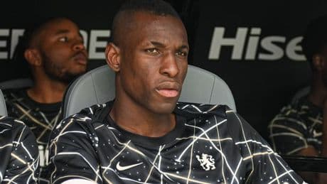 Chelsea star breaks silence on Man Utd transfer with four-word 'competition' claim