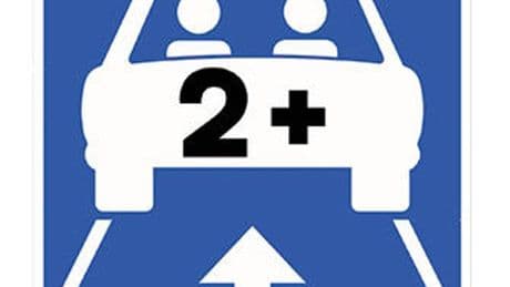 ¿No podré volver a ir solo en el coche? Esta es la realidad sobre la nueva señal '2+' de la DGT