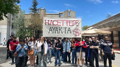 Hacettepe Üniversitesi öğrencileri Soma'da hayatını kaybeden işçileri andı