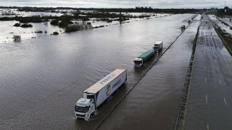 Heavy rainfall floods Argentine highways, forces evacuations