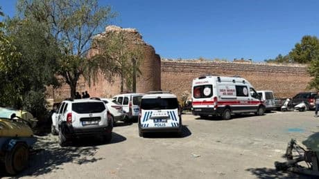 Bursa'da tarihi surların dibinde erkek cesedi bulundu