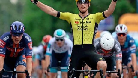 LIVE Giro d’Italia: ploegen Olav Kooij en Casper van Uden controleren richting finale