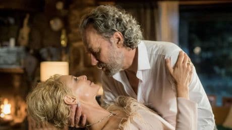José Coronado en la disparatada película de Netflix: una de las mejores comedias de la directora de 'La infiltrada'