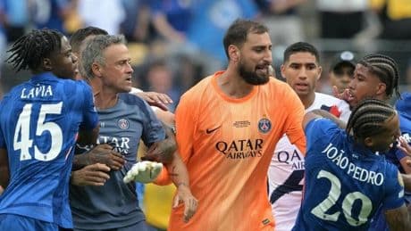 Luis Enrique agrede a Joao Pedro al término de la final del Mundial de Clubes