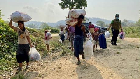 Birmanie: des centaines de réfugiés fuient vers la Thaïlande après un assaut rebelle