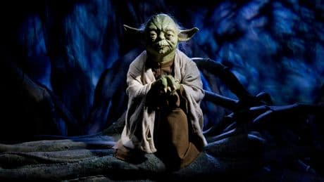 Yoda parle à l’envers « pour que les gens écoutent ce qu’il a à dire », révèle George Lucas